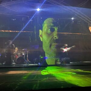 gecmisten gelecege sanatcilar hologramla sahnedeydi b5uhrqm7