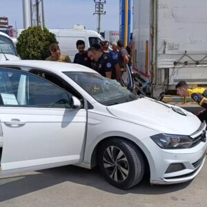 inegolde tira carpan otomobilin surucusu agir yaralandi FRYDkKfm