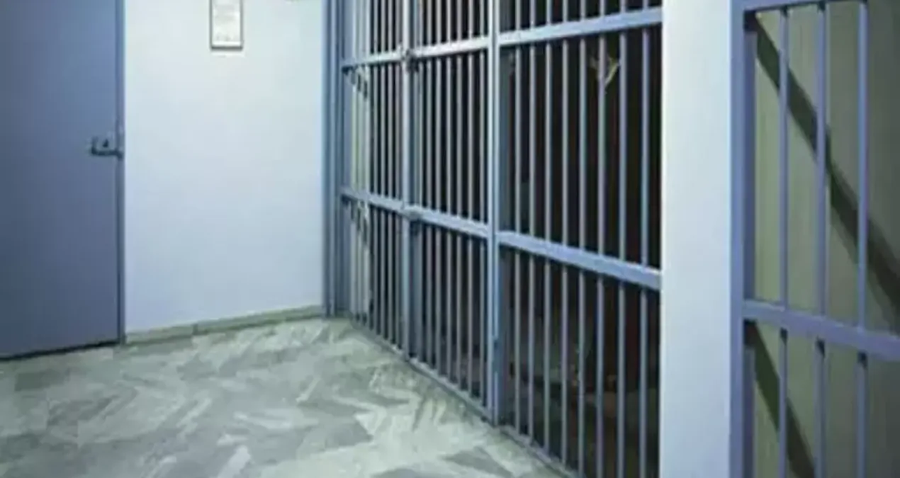 bodrumda uyusturucu kokulu hucrede tutuluyor MSpnuRRv