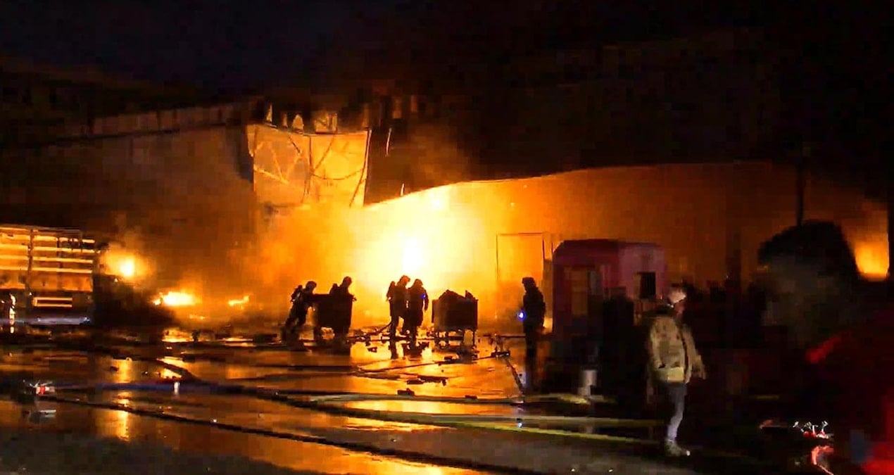 istanbulda korkutan yangin cok sayida arac yandi jSIGR5gU