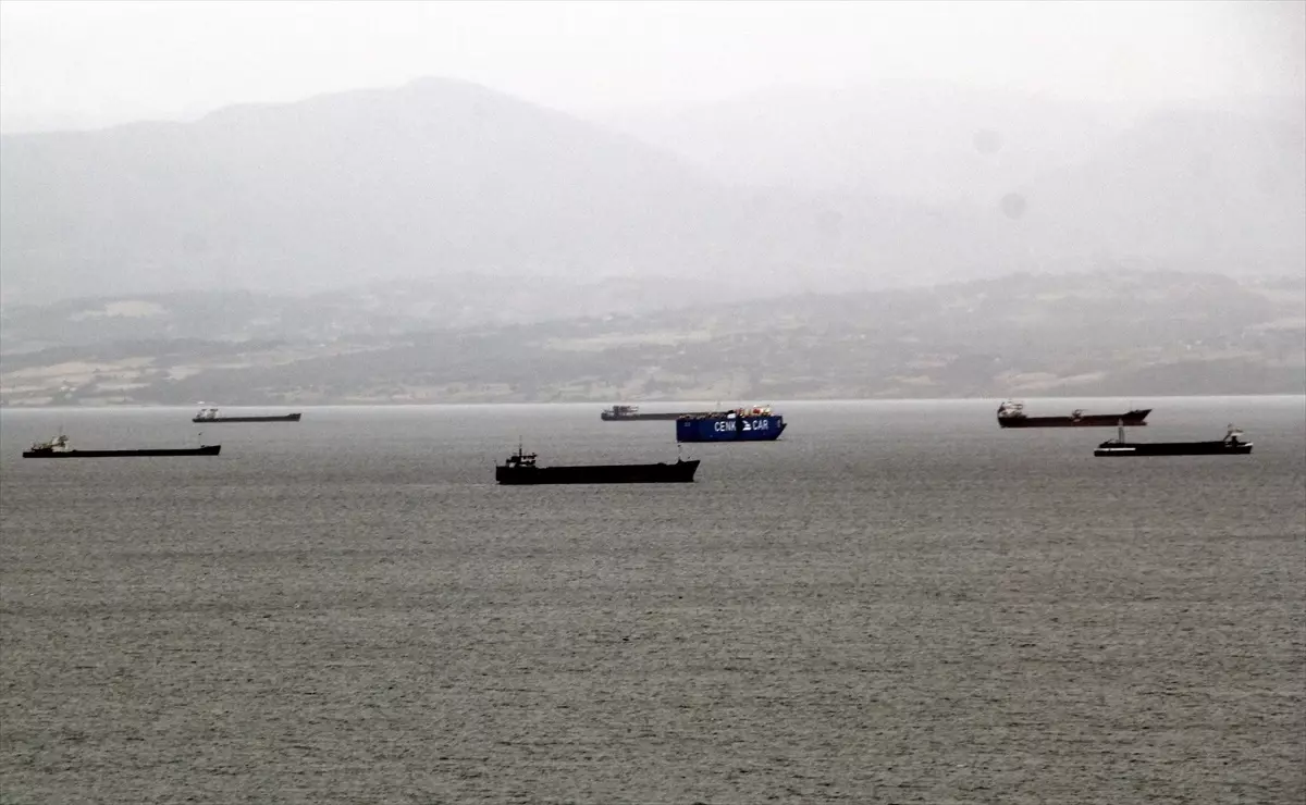 karadenizde firtina uyarisi IR7tLHWm