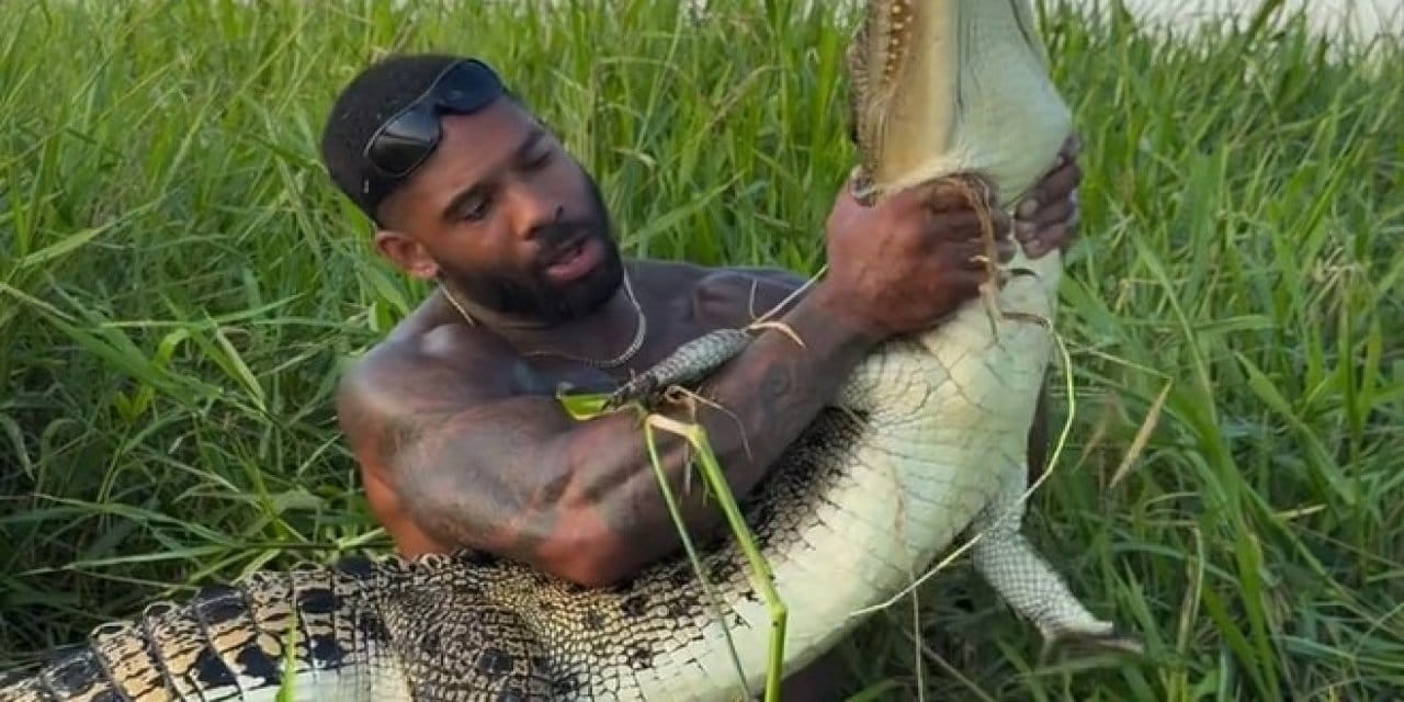 timsahlarla guresen adam ulkeyi ayaga kaldirdi uxk5Fp3I