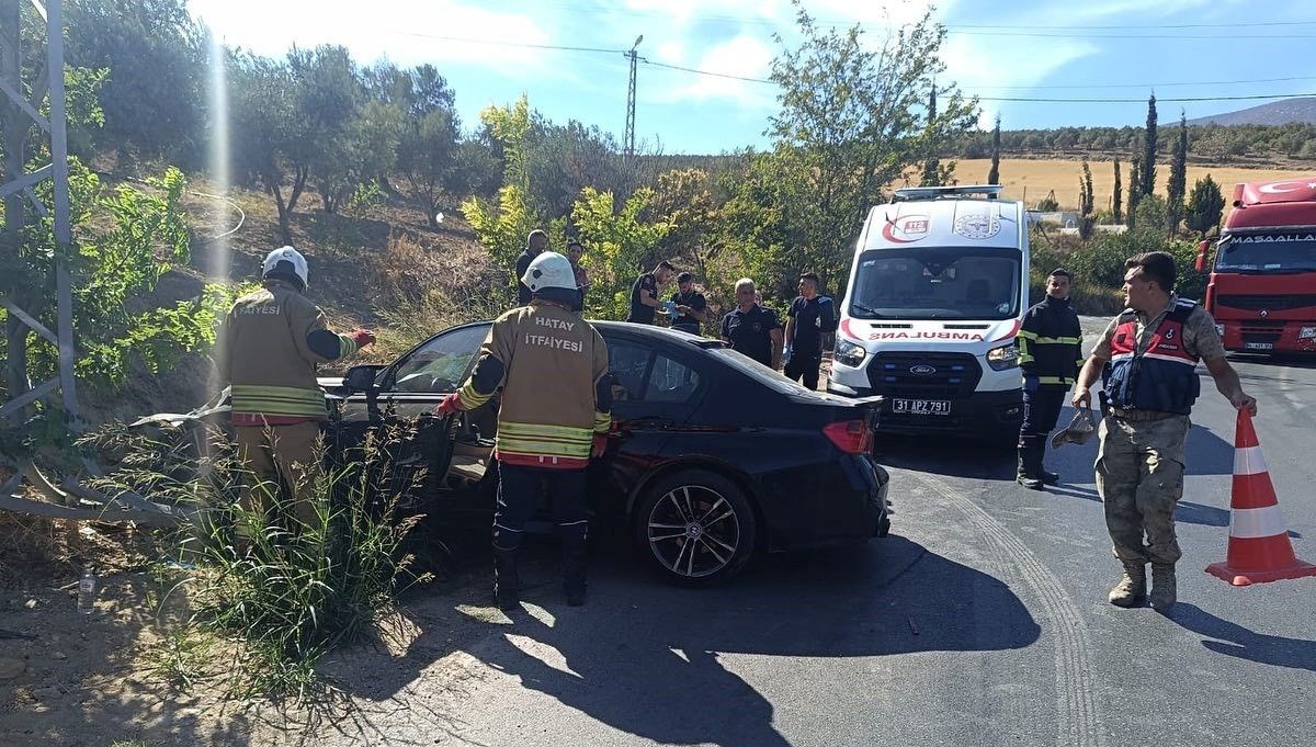 yol kenarina devrilen otomobilin surucusu yaralandi HejyhmUN