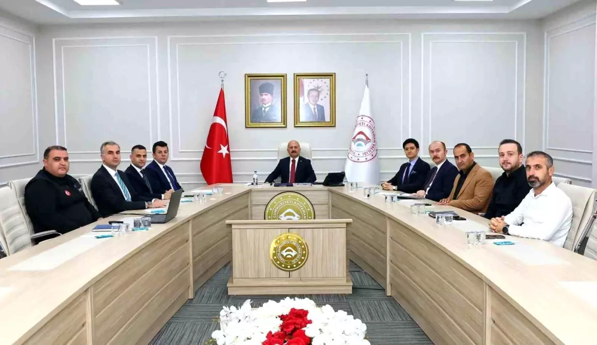 adiyamanda vali yardimcilari degerlendirme toplantisi duzenlendi T6NEJl16.jpg