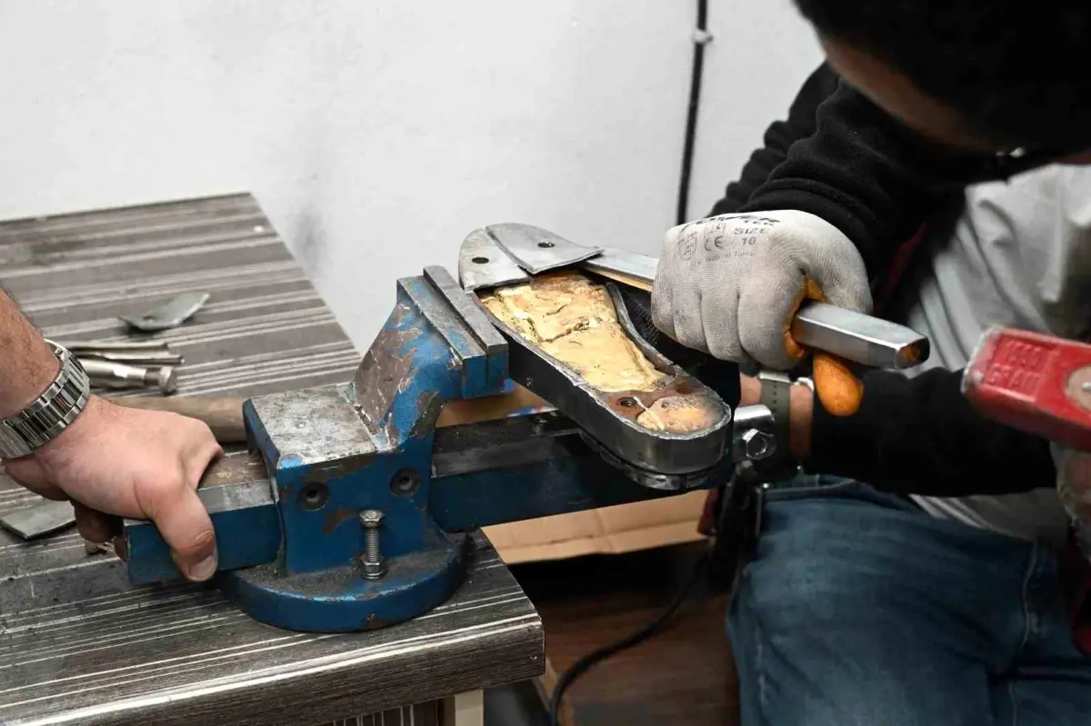 kirsehirde kacak altin sevkiyatina operasyon 21 kilogram altin ele gecirildi 9Pqp7pDf.jpg