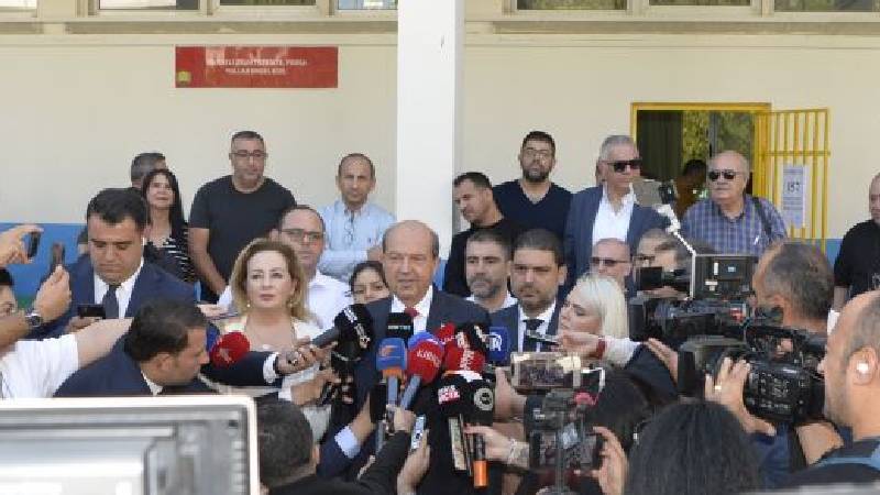 kktc cumhurbaskani tatar rum tarafinin siyasetini bir kez daha kinamak istiyorum G8OpClrn.jpg