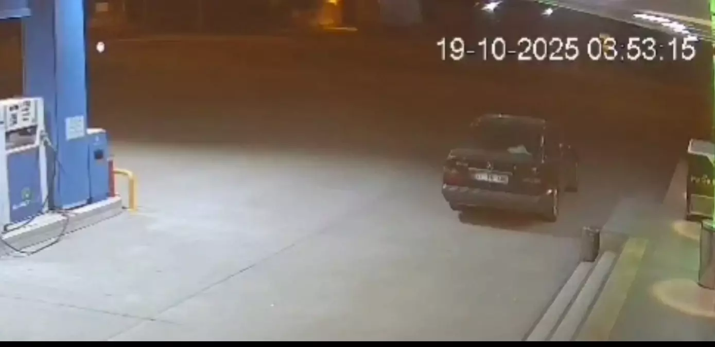 nusaybinde kaza arac akaryakit istasyonuna girdi RS9R6W36.jpg