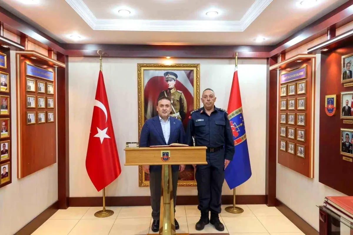 vali sozer jandarma ile bir araya geldi aYGECldJ.jpg