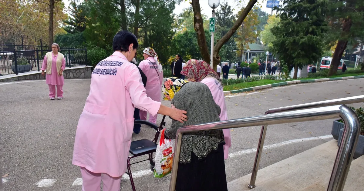 bursada huzurevinde deprem ve yangin tatbikati HDDiXNeA.webp