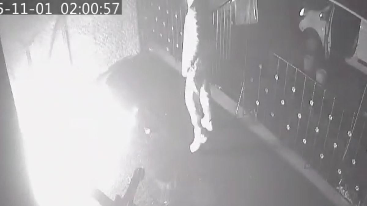 istanbulda kadini darbedilmekten kurtaran esnafin dukkanini atese verdi dFHDufWx.jpg