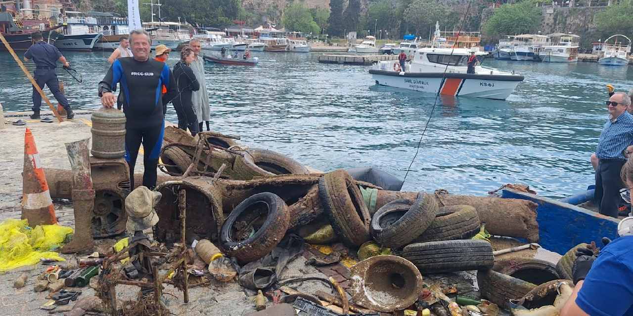 Deniz Temizliği İçin Dalgıçlar Görev Başındaydı: 5 Ton Atık Toplandı