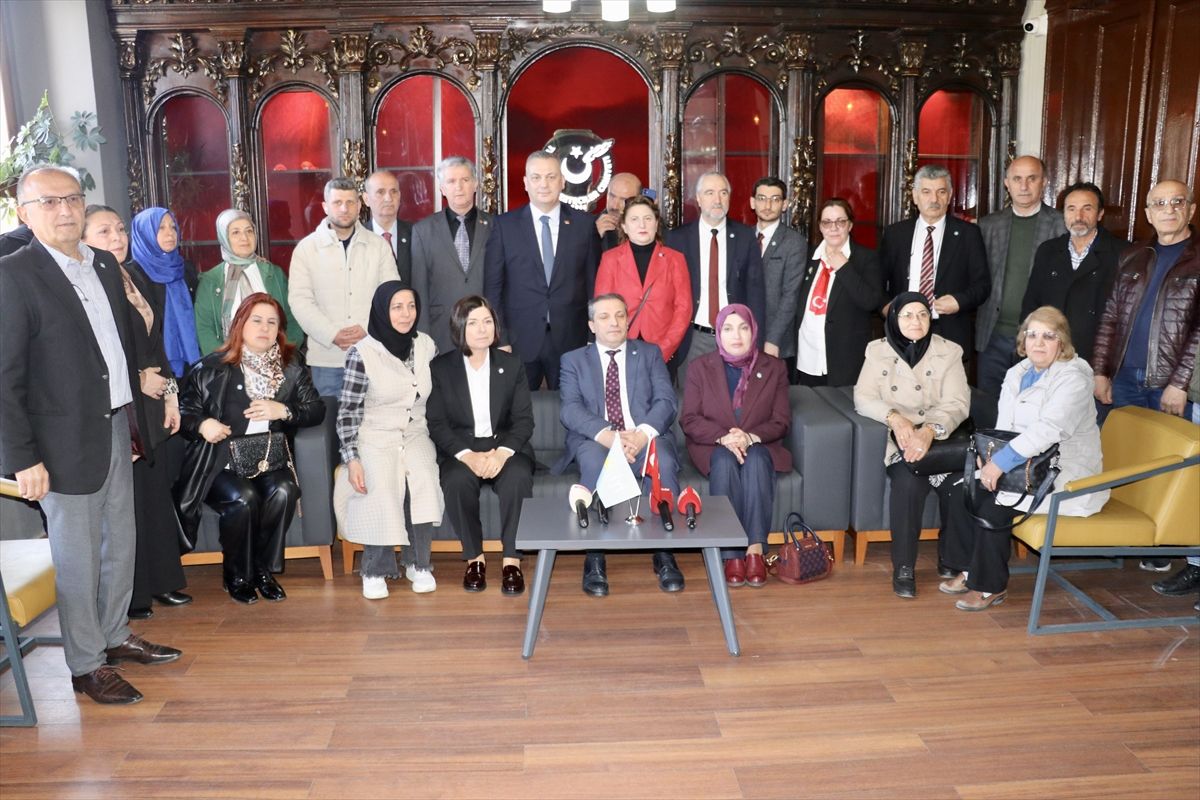 İYİ Parti Genel Başkan Yardımcısı Kevser Ofluoğlu Trabzon’da Basın Toplantısı Düzenledi