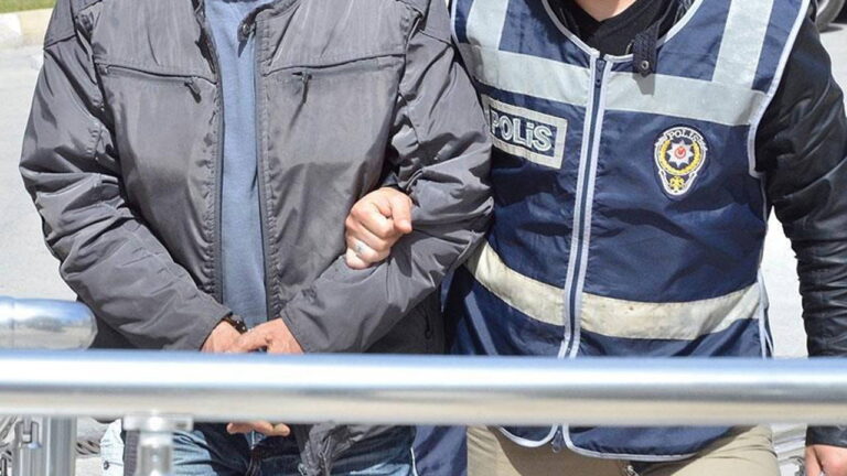 izmir-buyuksehirin-2-sirketine-sorusturma-3-kisi-tutuklandi-bZ3wZrkP-1