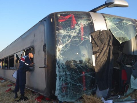 Amasyada yolcu otobusu devrildi D5DBmDBT