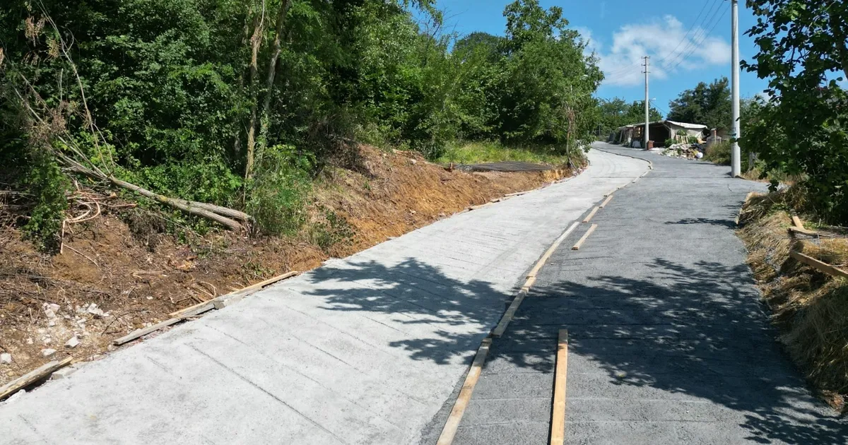Izmitten akmeseye dayanikli beton yol yRdSGiAh