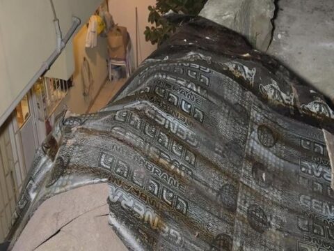 Sariyerde firtina binalarin catilarini ucurdu HfVAqkyW